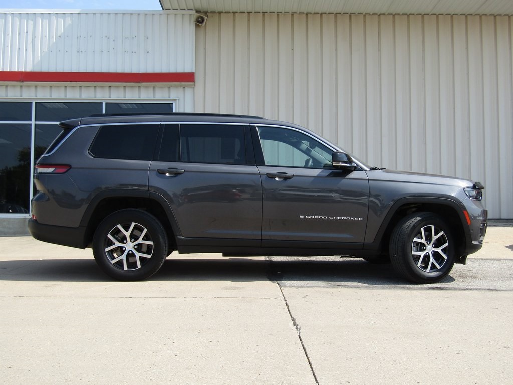 2024 Jeep Grand Cherokee Limited photo 2