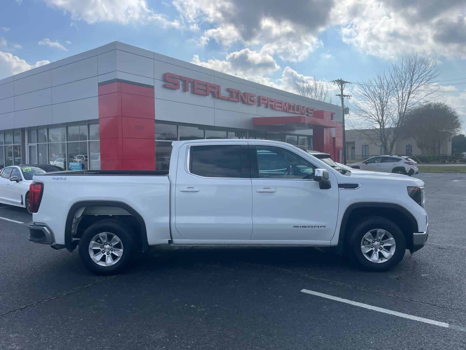 2024 GMC Sierra 1500 SLE's photo