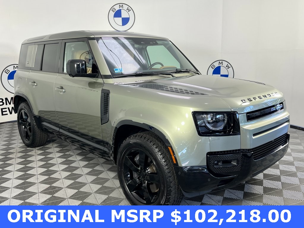 2024 Land Rover Defender SE's photo