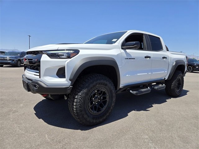 2025 Chevrolet Colorado ZR2 photo 2