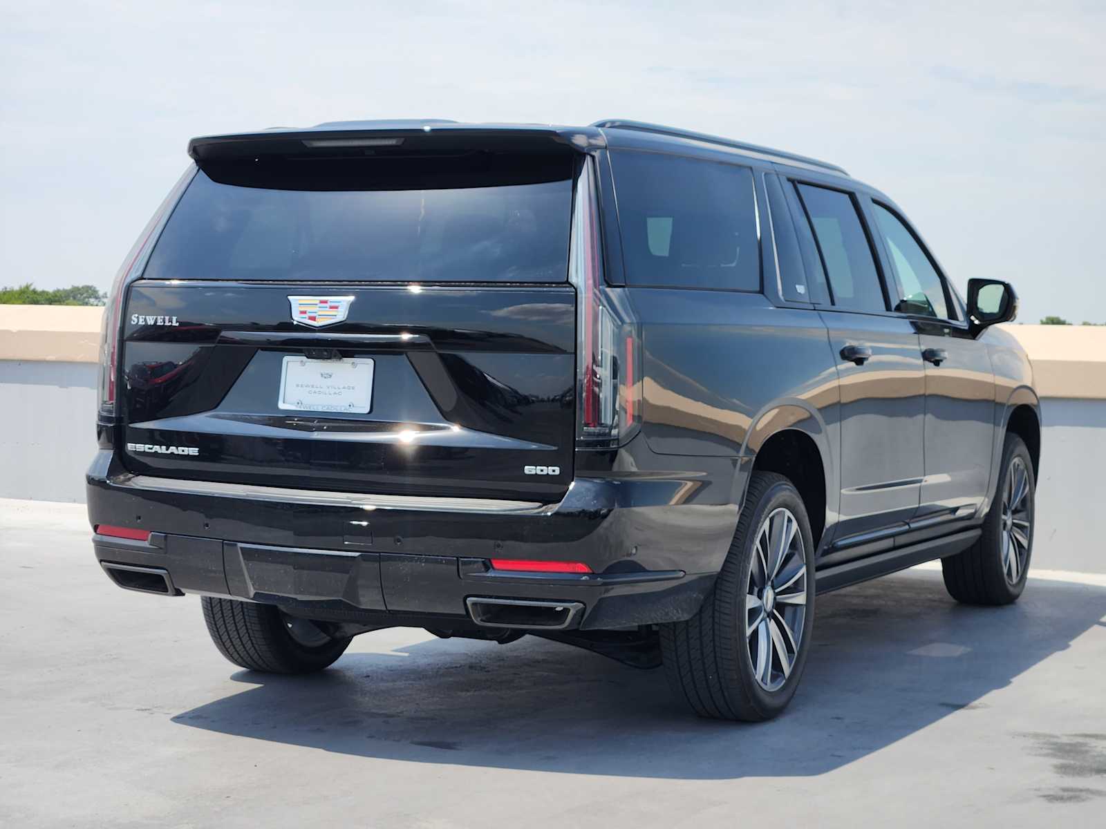 2025 Cadillac Escalade Sport photo 3