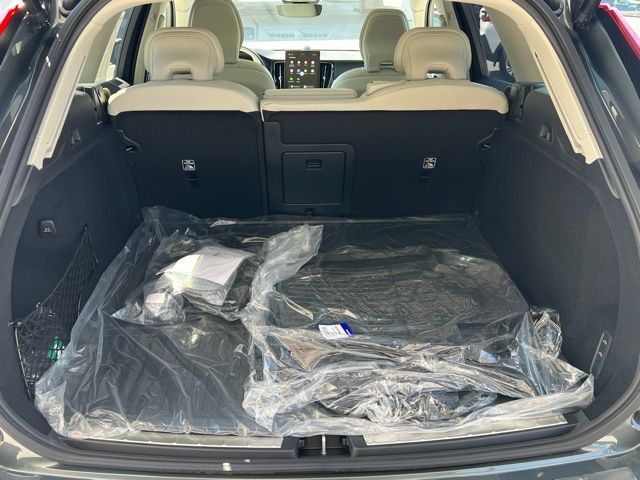 2026 Volvo XC60 Hybrid T8 photo 26