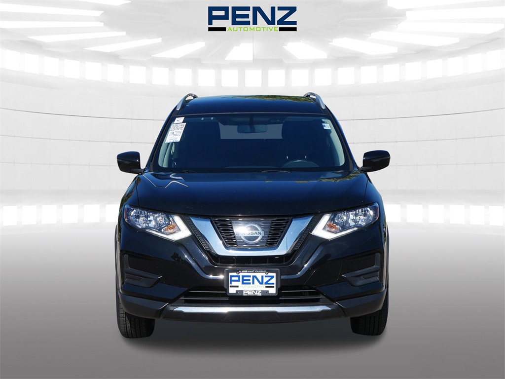2017 Nissan Rogue SV photo 2
