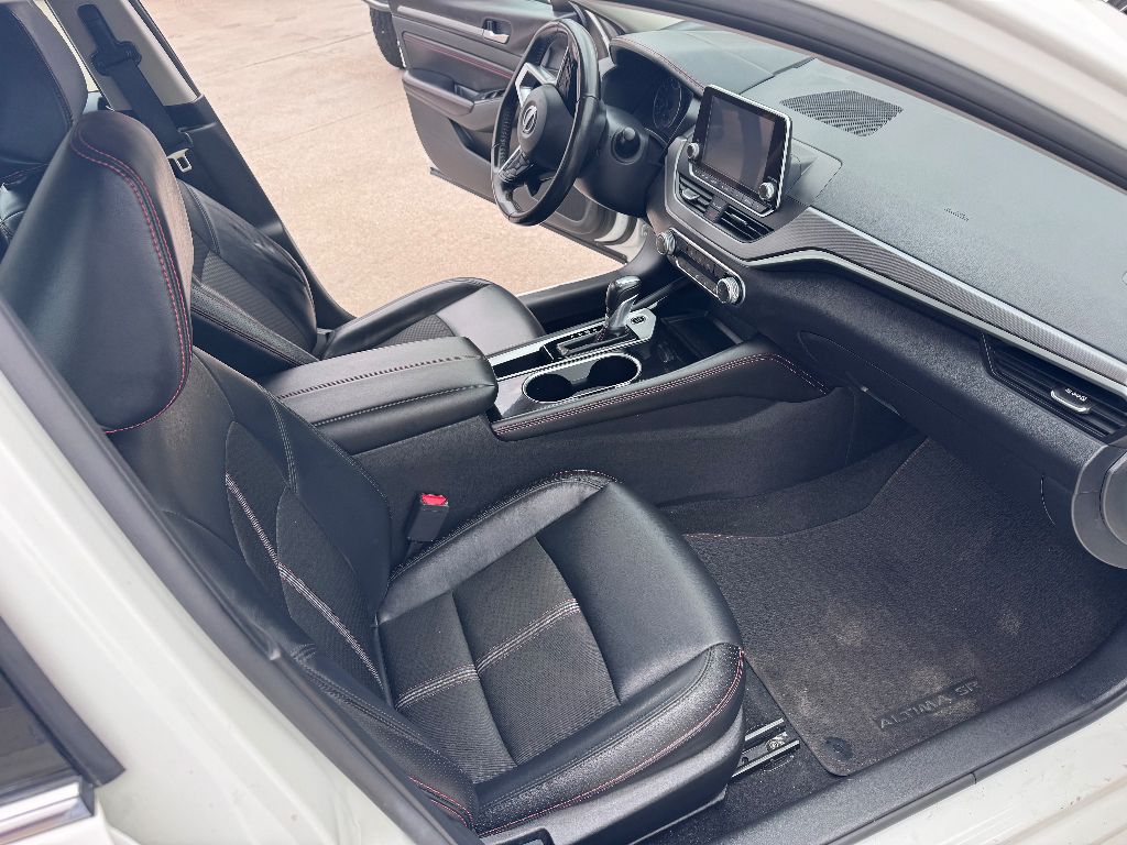 2023 Nissan Altima 2.5 SR photo 13