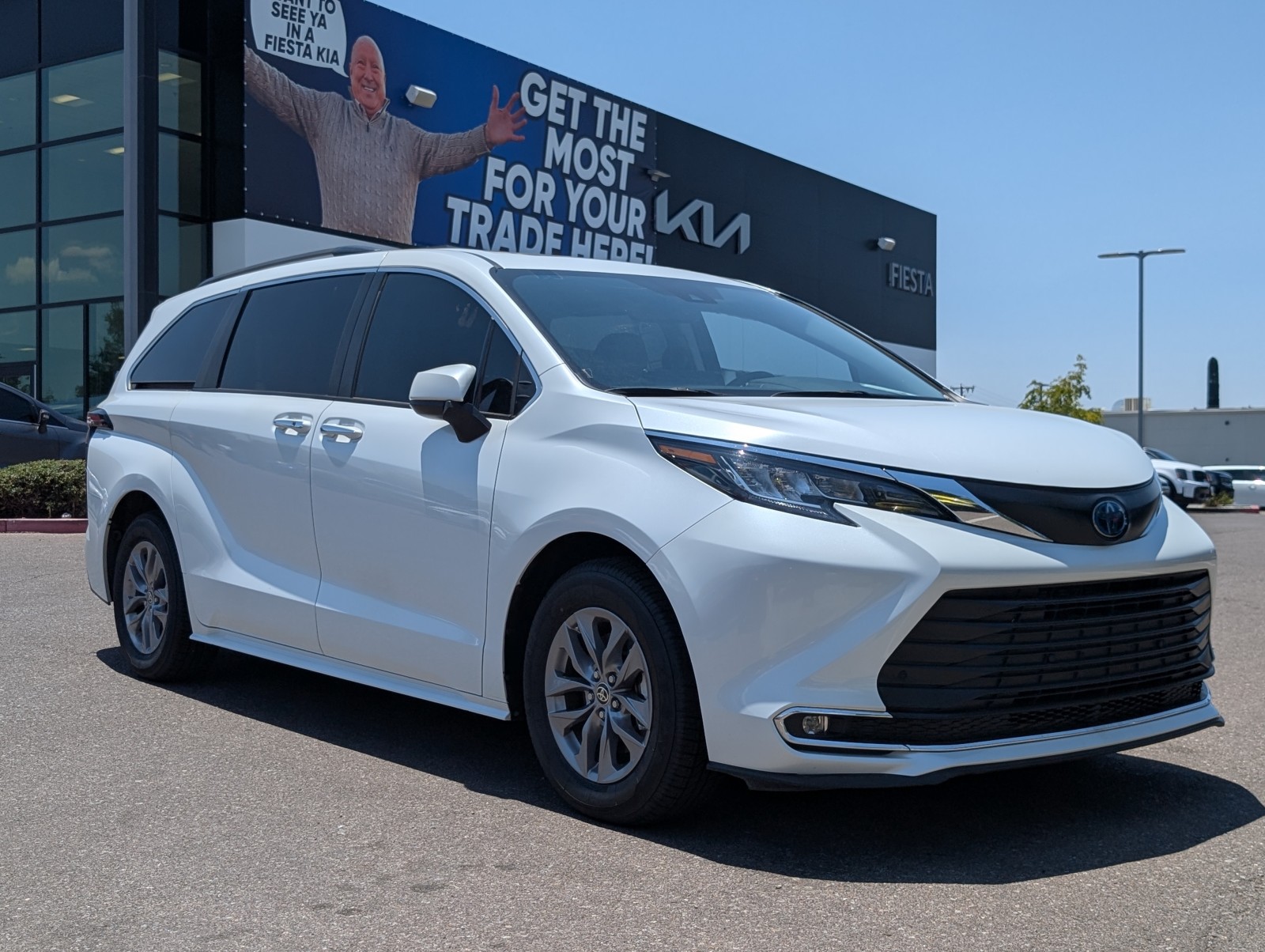 Used 2023 Wind Chill Pearl Toyota XLE image 1