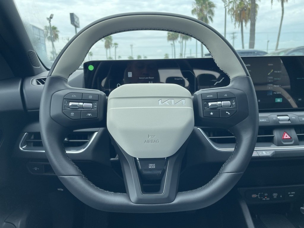2025 Kia K4 GT-Line photo 8