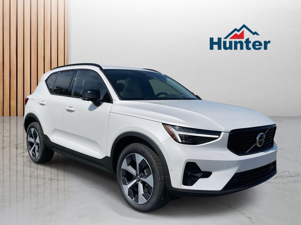 2026 Volvo XC40 Plus's photo
