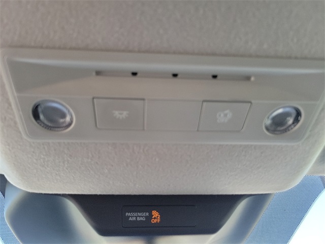2025 Nissan Kicks SV photo 12