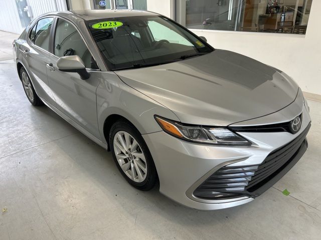 2023 Toyota Camry LE's photo