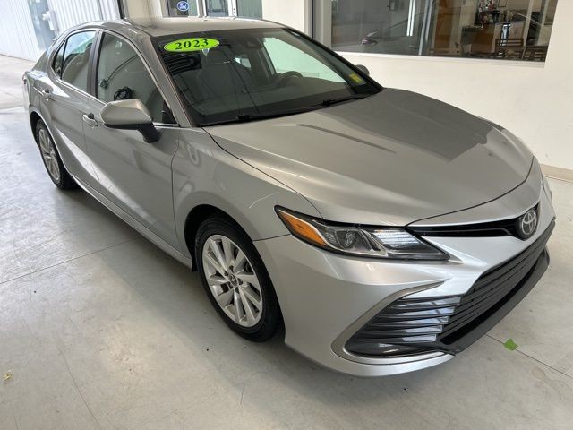 2023 Toyota Camry LE's photo