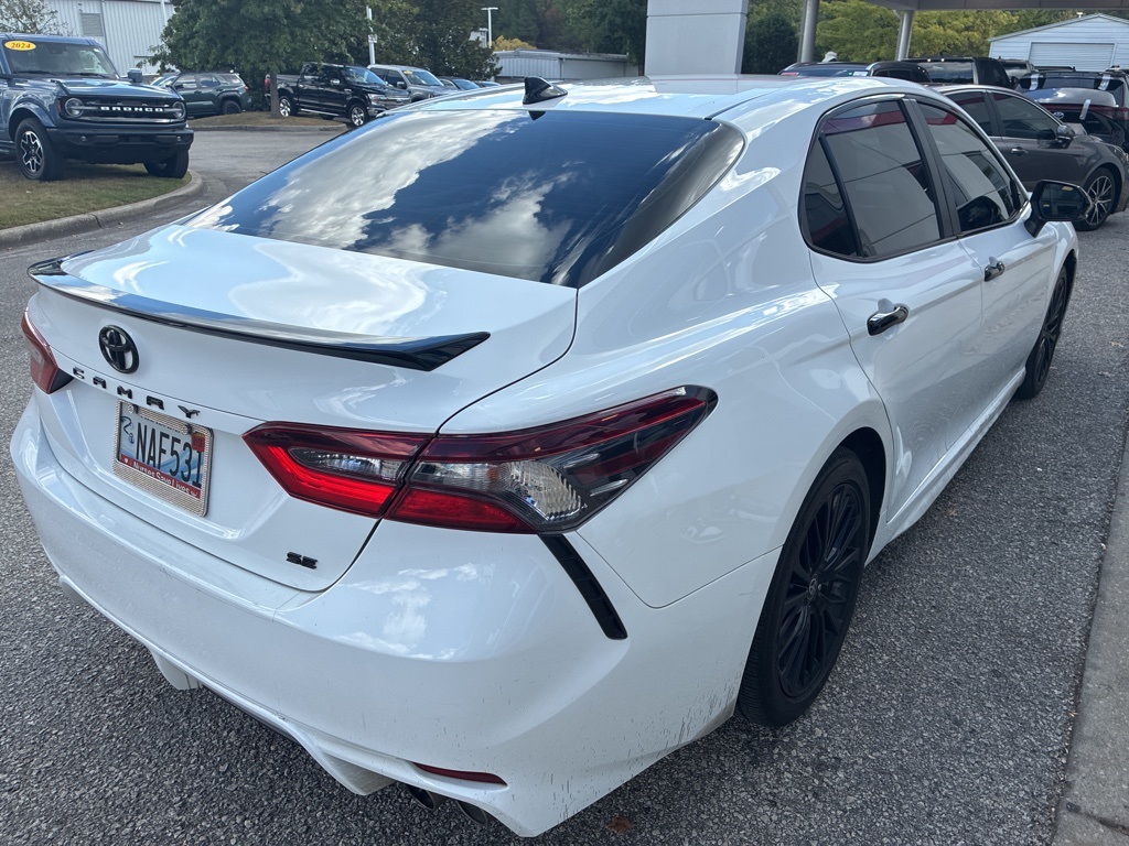 2021 Toyota Camry SE photo 3