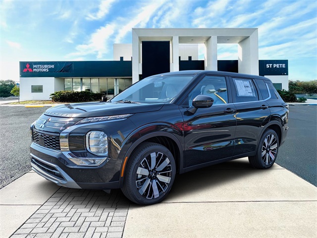 2025 Mitsubishi Outlander SE's photo