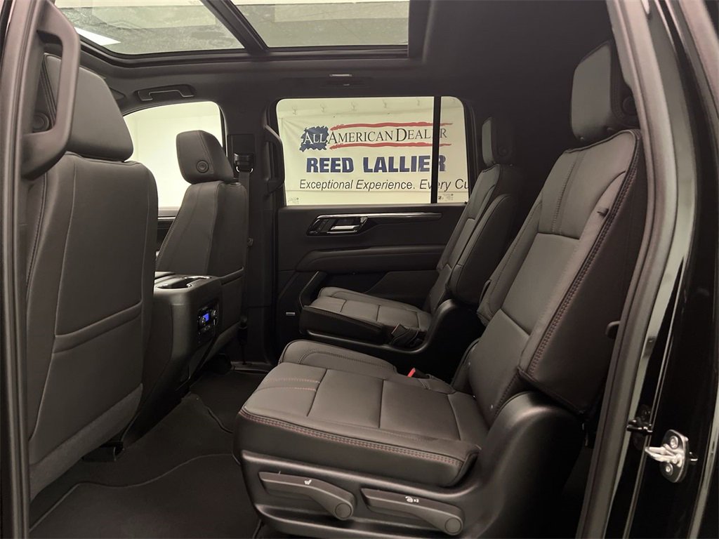 2025 Chevrolet Suburban RST photo 22