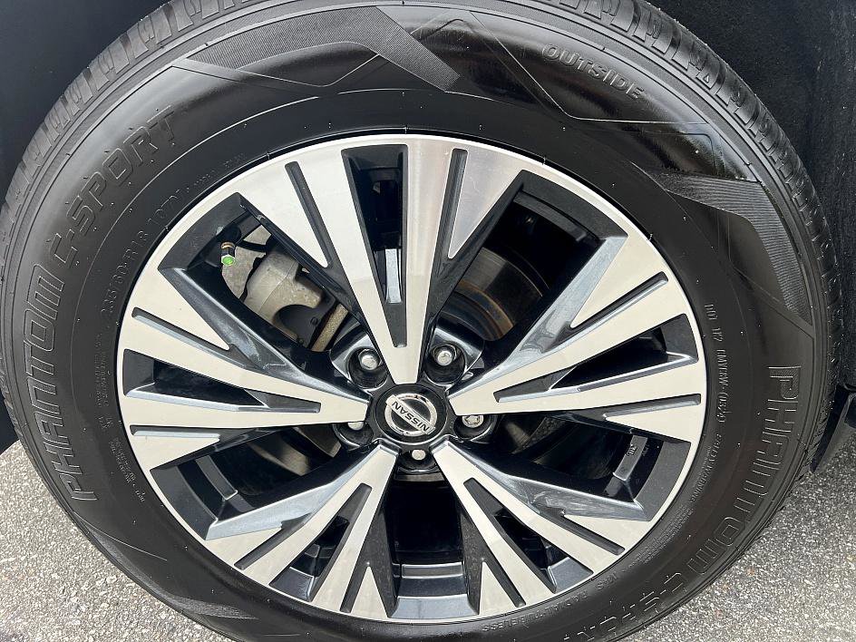 2021 Nissan Rogue SV photo 11