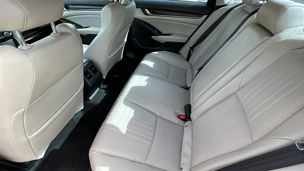 2018 Honda Accord Touring photo 7