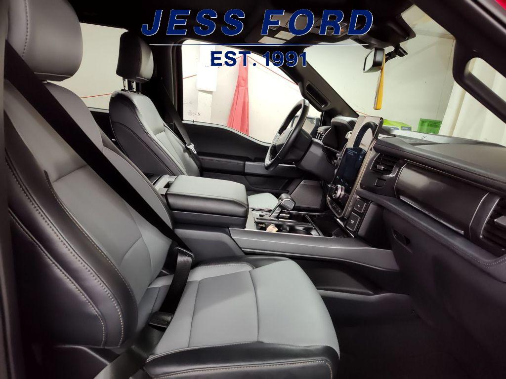2023 Ford F-150 Lightning Lariat photo 7