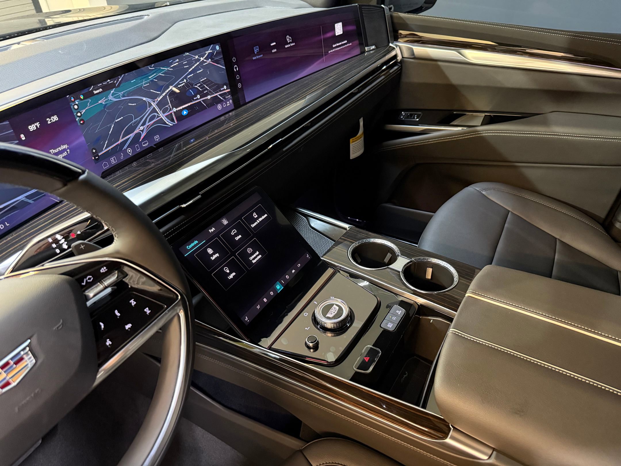2025 Cadillac Escalade ESV Luxury photo 35