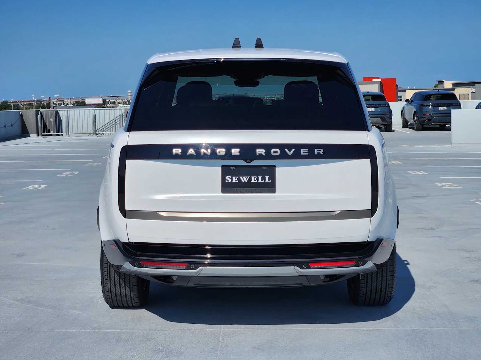 2024 Land Rover Range Rover SE photo 6