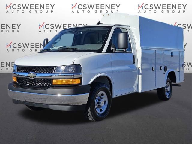 2025 Chevrolet Express Cutaway Base's photo