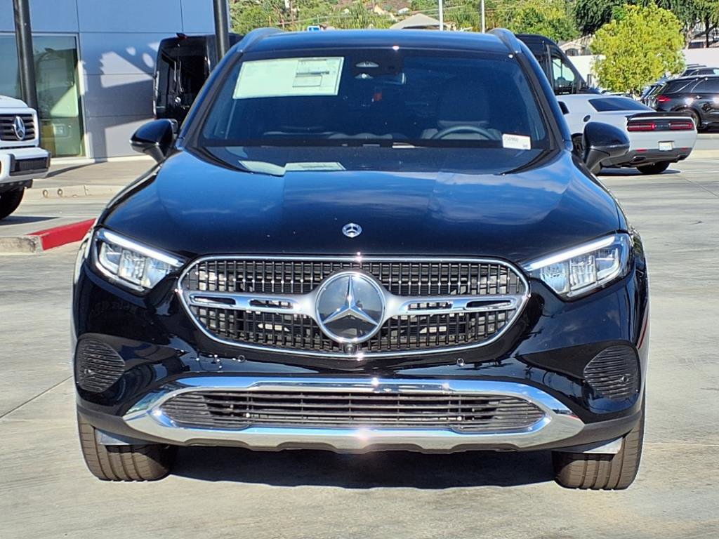2025 Mercedes Benz GLC 300 photo 2