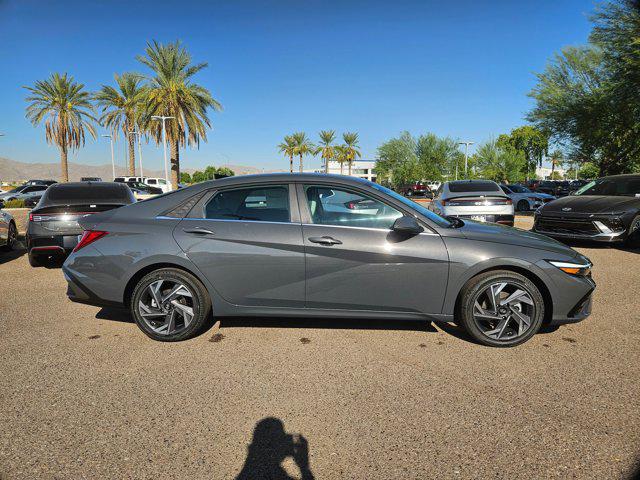 2025 Hyundai Elantra Hybrid Limited photo 2