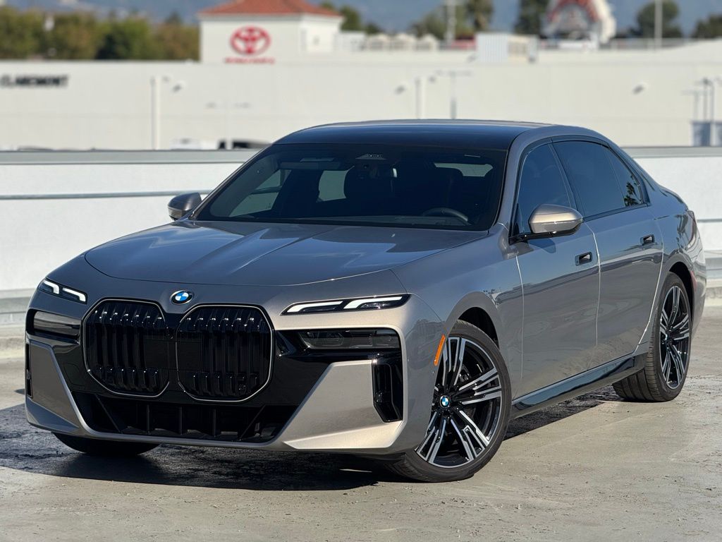 2025 BMW 7 Series 740i's photo