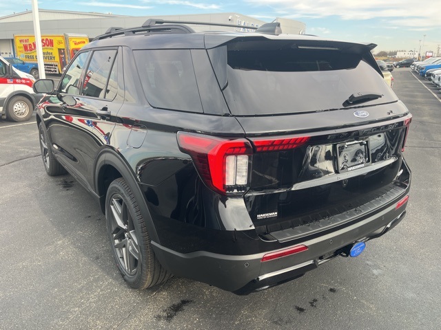 2026 Ford Explorer ST-Line photo 4