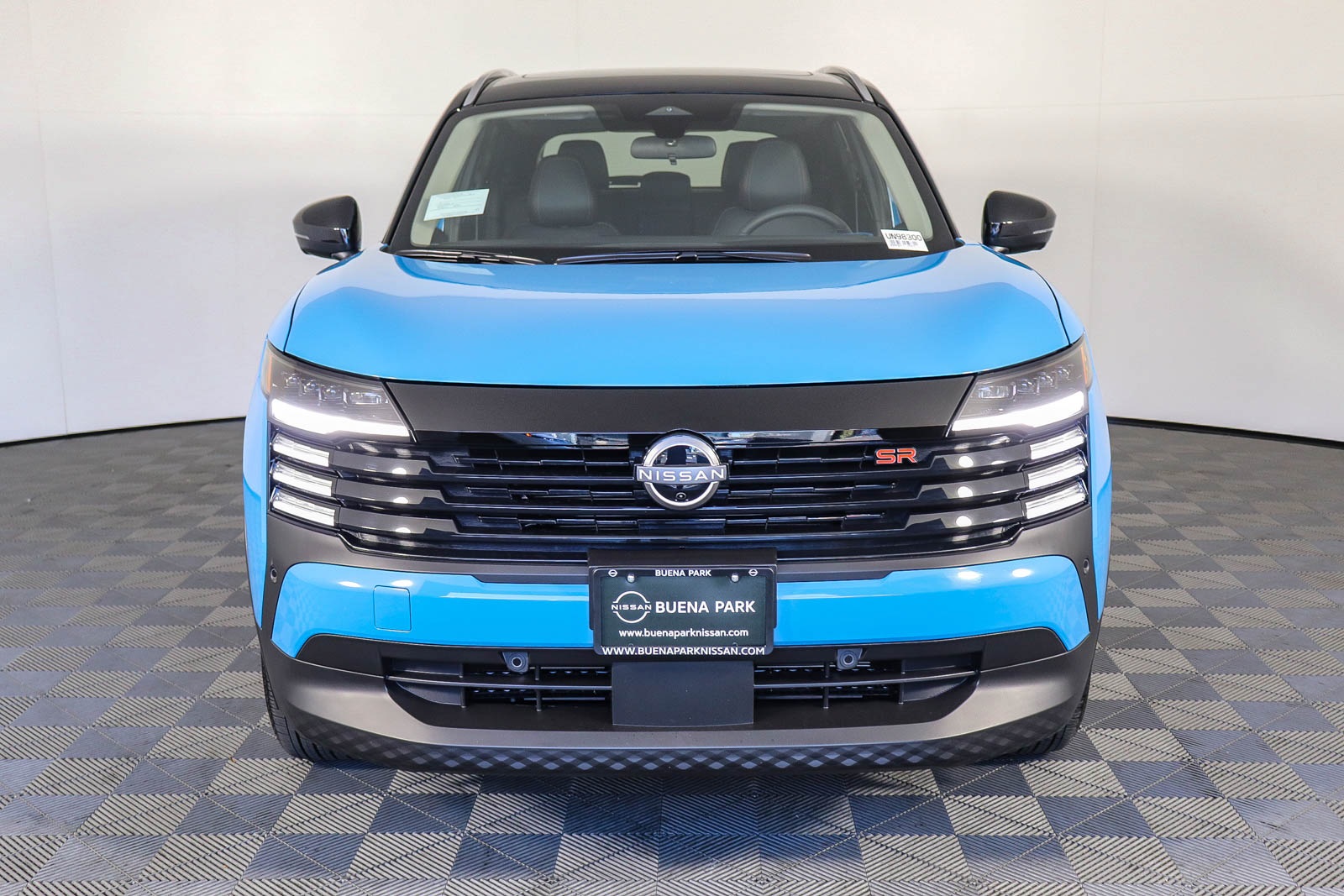 2026 Nissan Kicks SR photo 2