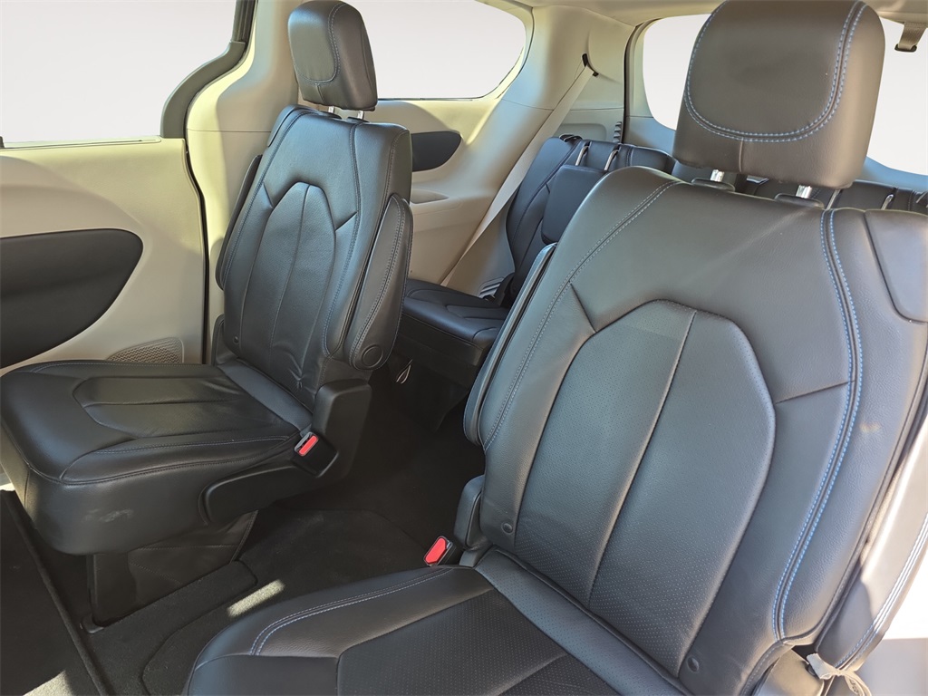 2021 Chrysler Pacifica Touring L photo 13