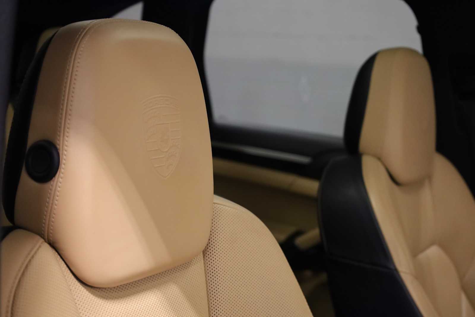 2018 Porsche Cayenne Platinum Edition photo 21