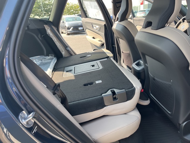 2026 Volvo XC60 B5 Plus photo 21