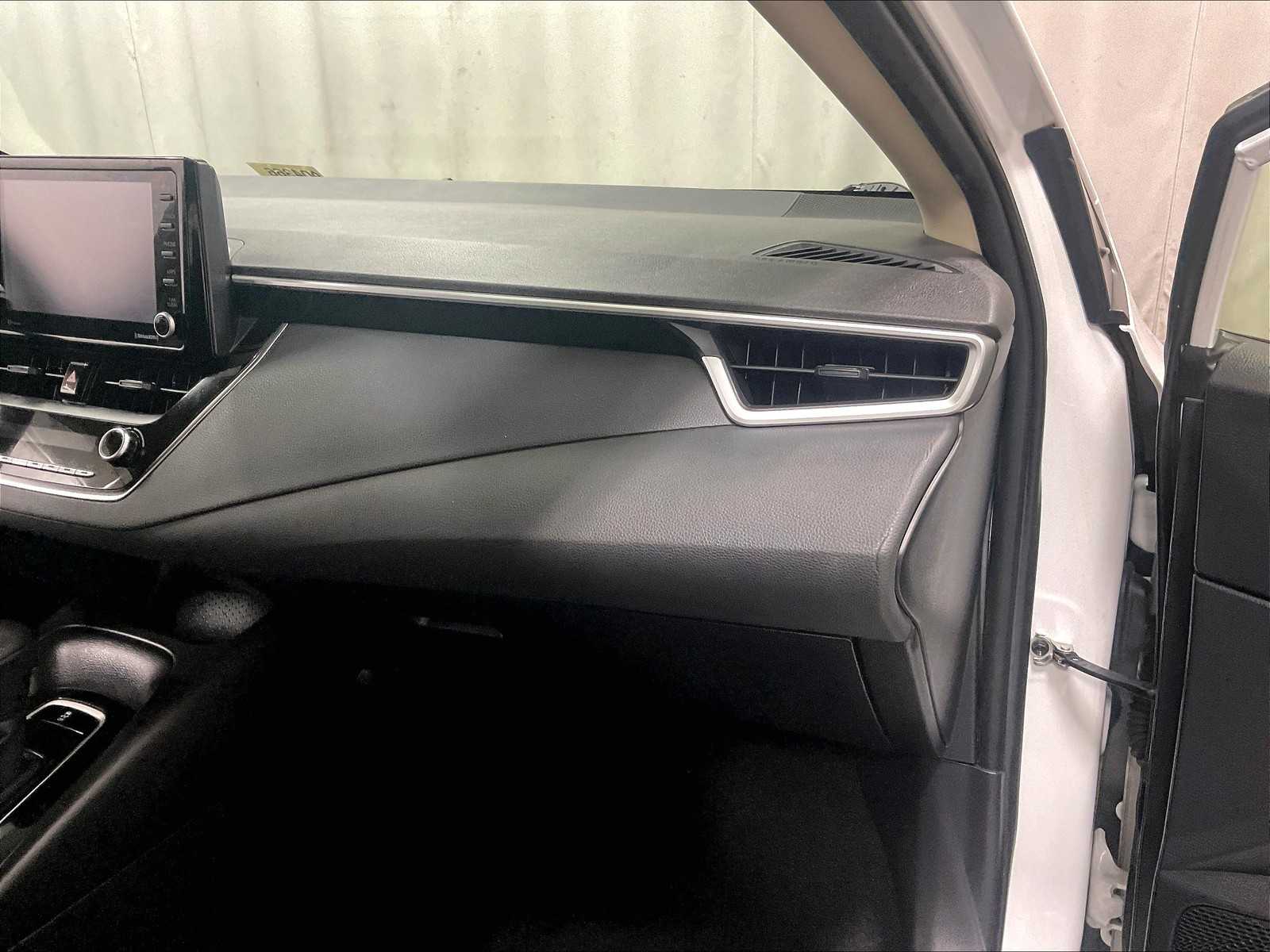 2022 Toyota Corolla LE photo 12