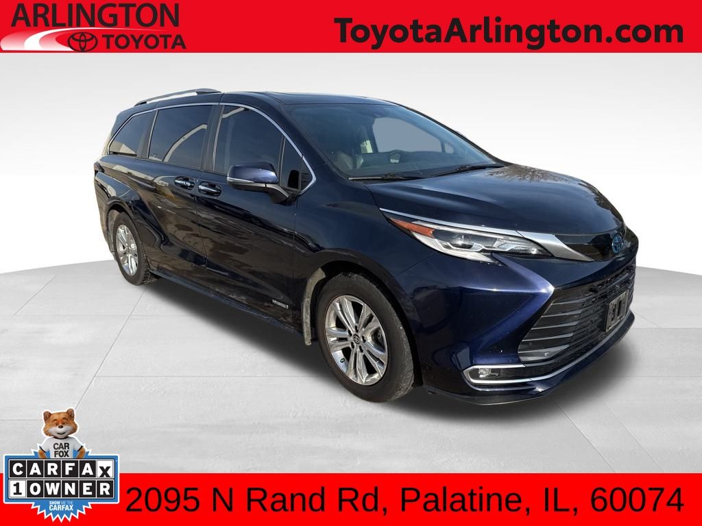 2021 Toyota Sienna Platinum's photo