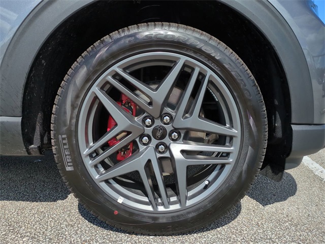 2025 Ford Explorer ST-Line photo 10