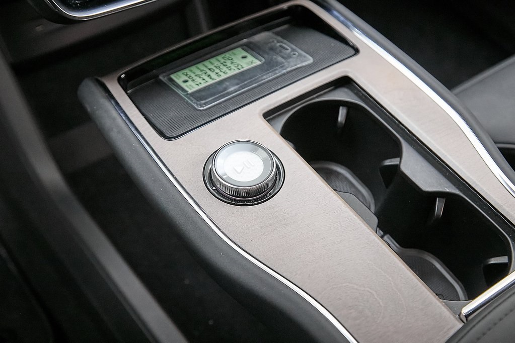 2025 VOLVO EX90 - Image 18