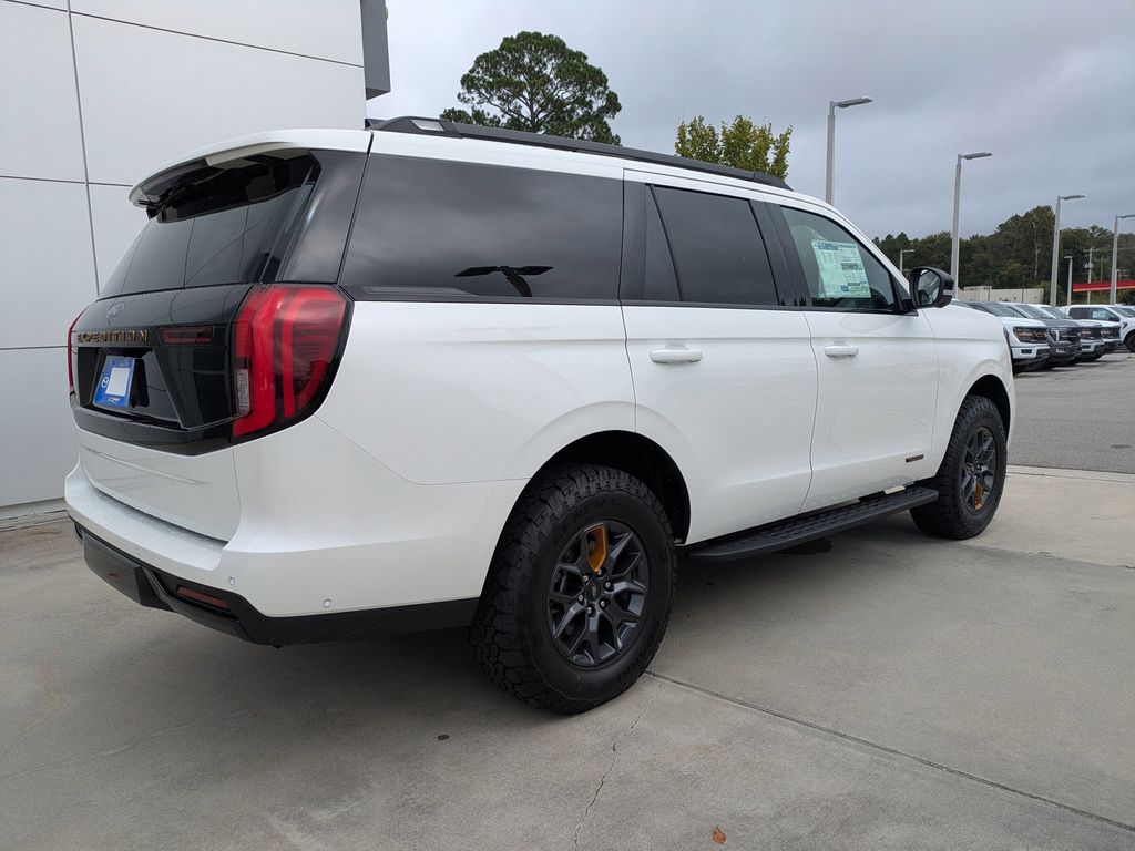2025 Ford Expedition photo 4