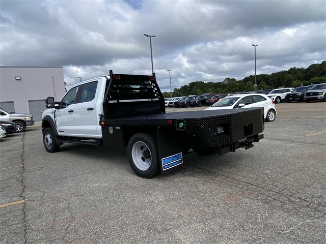 2025 Ford F-550 photo 4