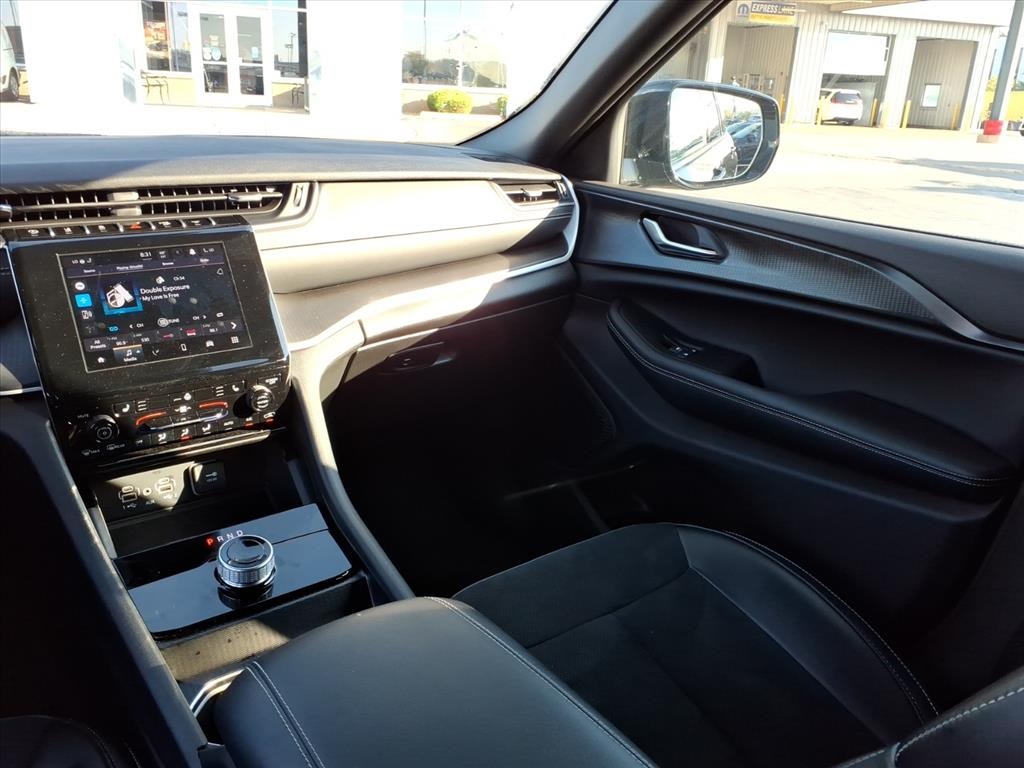 2025 Jeep Grand Cherokee Laredo Altitude photo 11