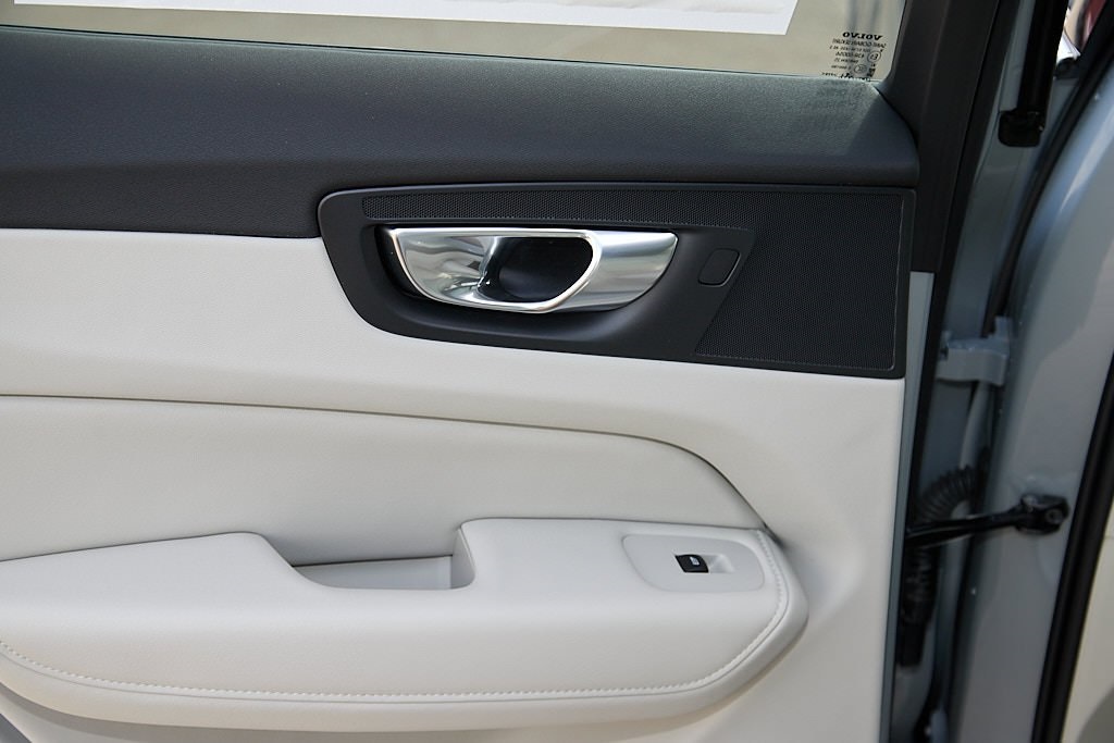 2026 VOLVO XC60 - Image 19