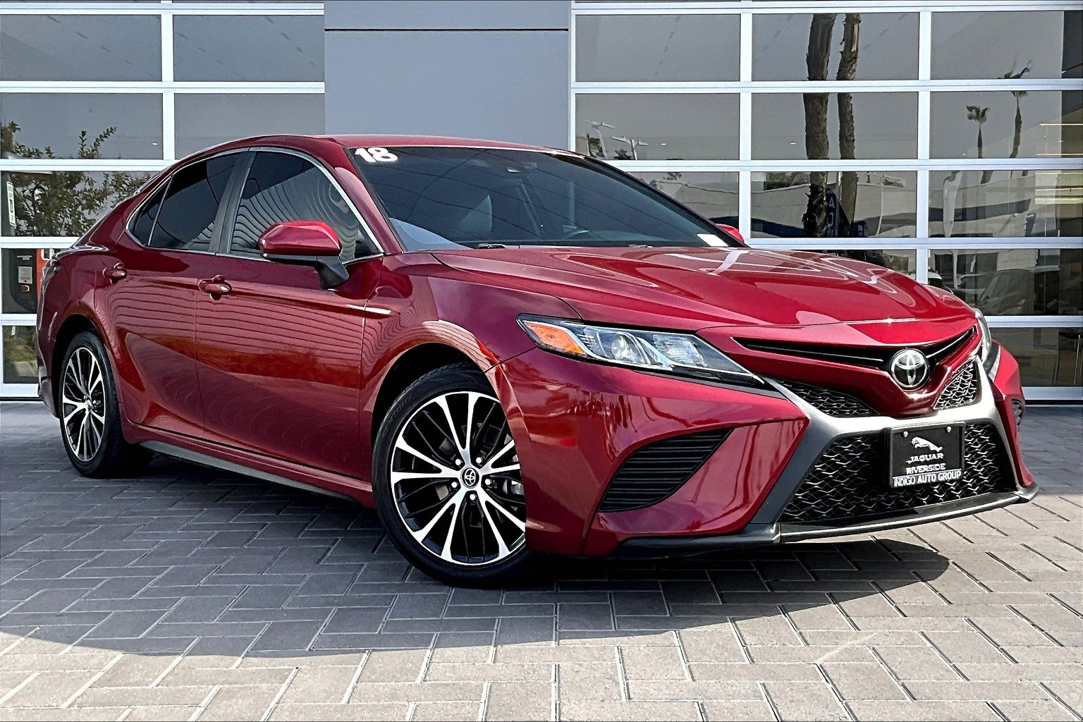 2018 Toyota Camry LE photo 3