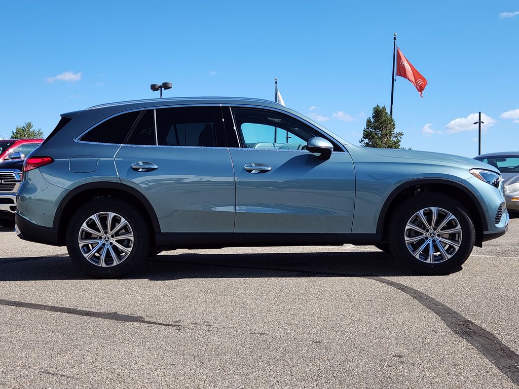 2026 Mercedes Benz GLC 300 4MATIC photo 2