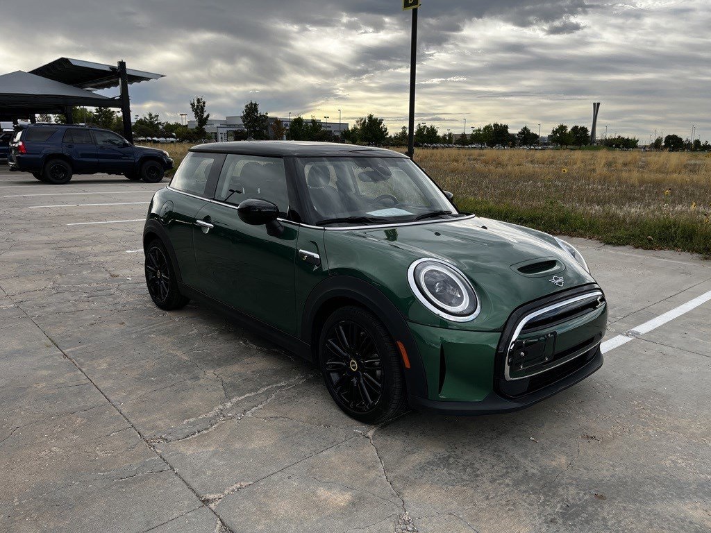 2022 Mini Cooper 2 Door Hardtop SE photo 2