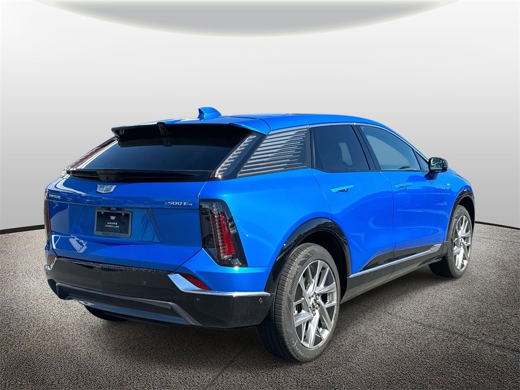 2025 Cadillac Optiq Luxury photo 2