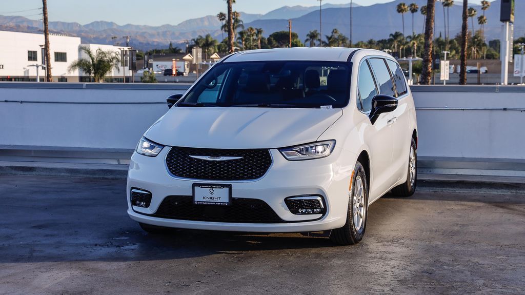 2025 Chrysler Pacifica photo 4