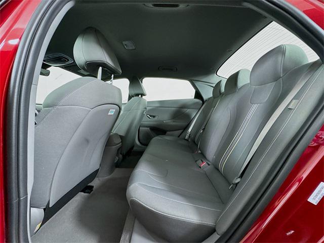 2025 Hyundai Elantra SEL Sport photo 27