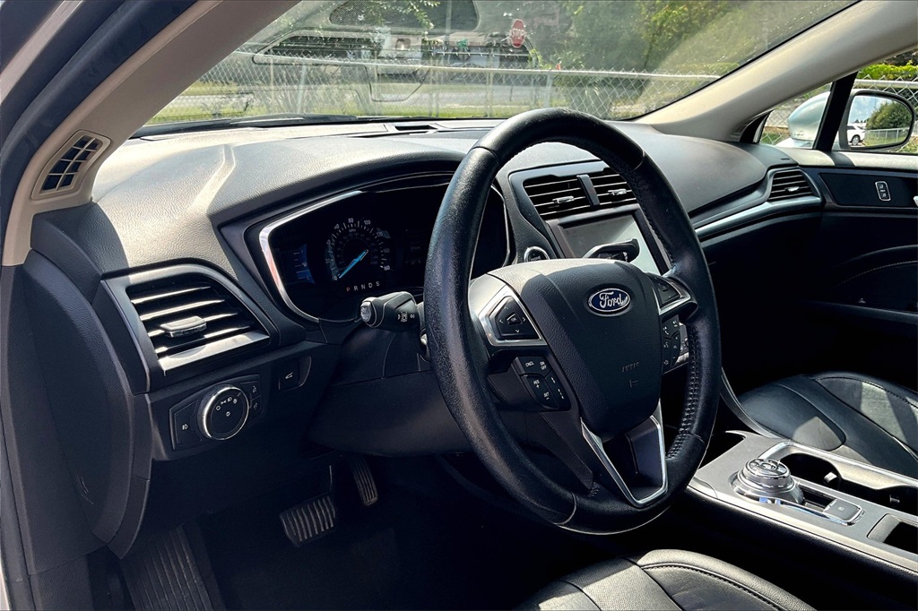 2020 Ford Fusion Titanium photo 17