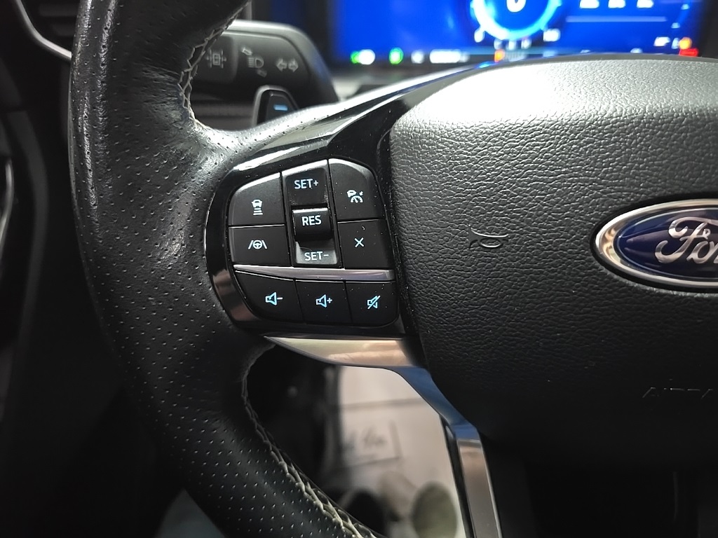 2022 Ford Explorer ST photo 20