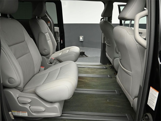 2017 TOYOTA SIENNA - Image 22