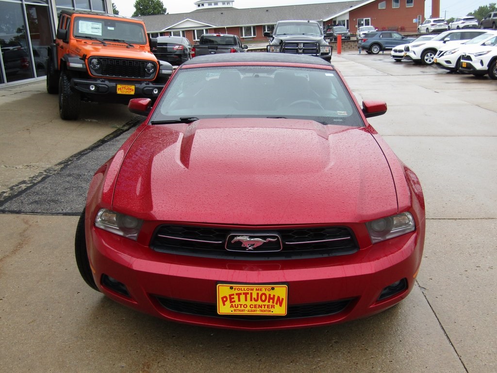 2011 Ford Mustang V6 Premium photo 10