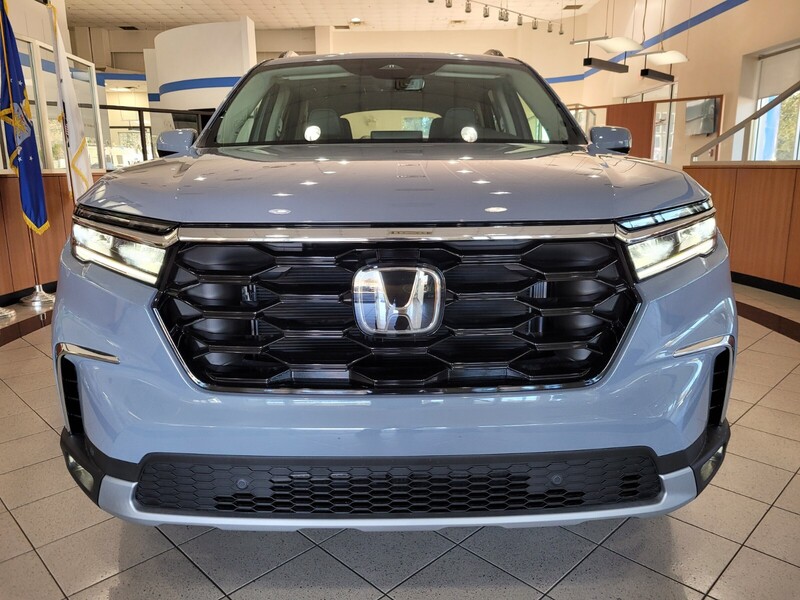 2025 Honda Pilot Touring photo 2